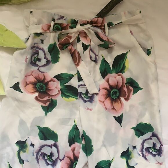 🌸nwt Revamped High Waisted Floral Pants🌸 - Picture 3 of 12